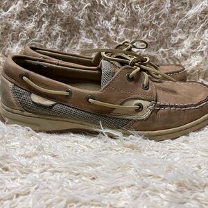 Women’s brown Sperrys